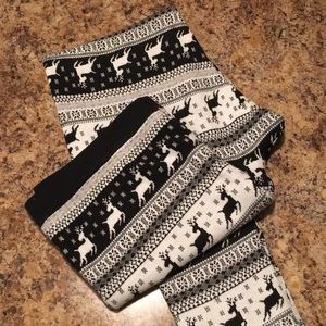 Black and white Deer patterned knit leggings in XL